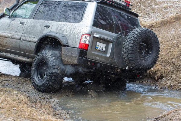 Reunião Suvs Russos Lama Inverno Veículo Todo Terreno Preso Puxado — Fotografia de Stock