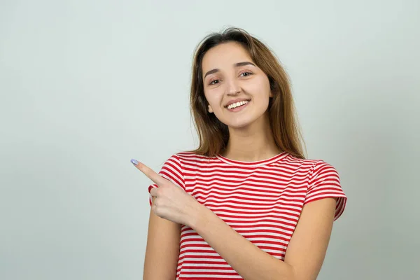 Portret Pięknej Dziewczyny Shirt Paski Emocjonalne Portret Dziewczynki Powodzenie Akcji — Zdjęcie stockowe