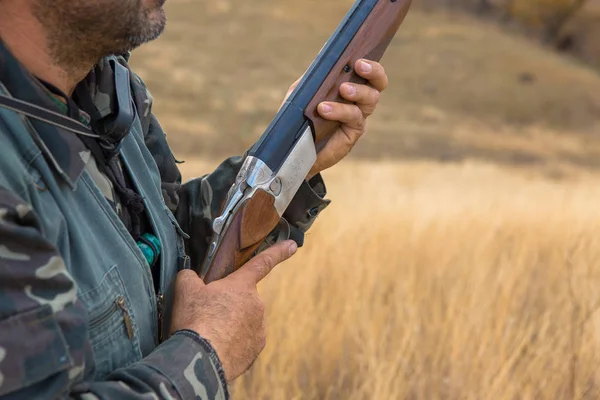 Hunter Hat Gun Search Prey Steppe Aims Prey — Stock Photo, Image