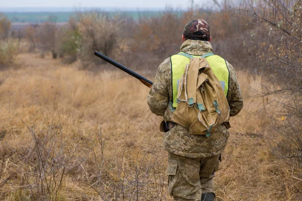 Hunter Hat Gun Search Prey Steppe Aims Prey — Stock Photo, Image