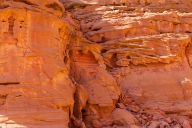 Renkli Kanyon South Sinai (Mısır) Yarımadası'nda bir rock oluşumdur. Çöl kayalar çok renkli kumtaşı arka plan.