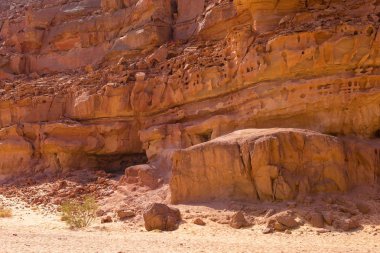 Renkli Kanyon South Sinai (Mısır) Yarımadası'nda bir rock oluşumdur. Çöl kayalar çok renkli kumtaşı arka plan.