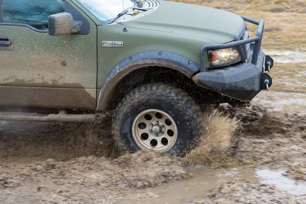 Rallye Auf Russischen Geländewagen Schlamm Winter Eingeklemmtes Geländefahrzeug Aus Dem — Stockfoto