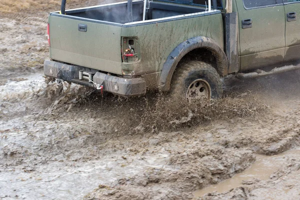 Reunião Suvs Russos Lama Inverno Veículo Todo Terreno Preso Puxado — Fotografia de Stock