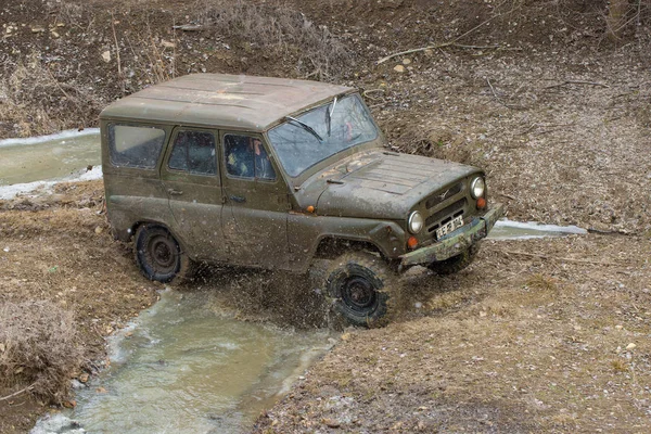 Ράλλυ Ρωσικά Suv Στη Λάσπη Χειμώνα Παγιδευμένος Παντός Εδάφους Όχημα — Φωτογραφία Αρχείου