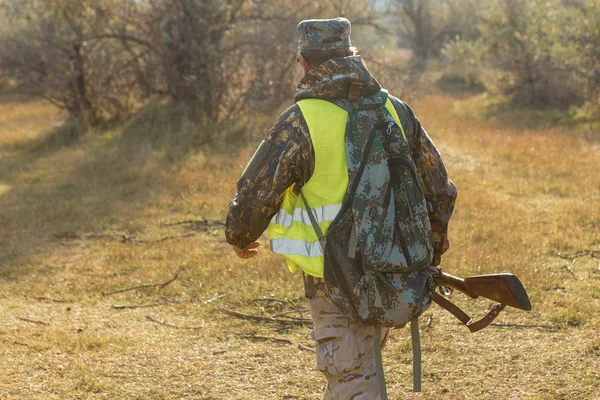 Hunter Gun His Hands Blue Sky Pheasant Hunting Early Morning — Stock Photo, Image