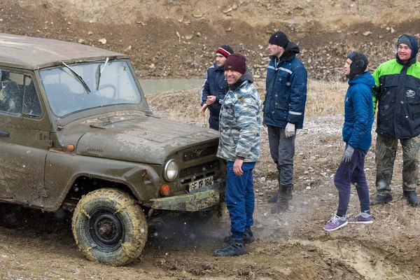 Rallye Auf Russischen Geländewagen Schlamm Winter Eingeklemmtes Geländefahrzeug Aus Dem — Stockfoto