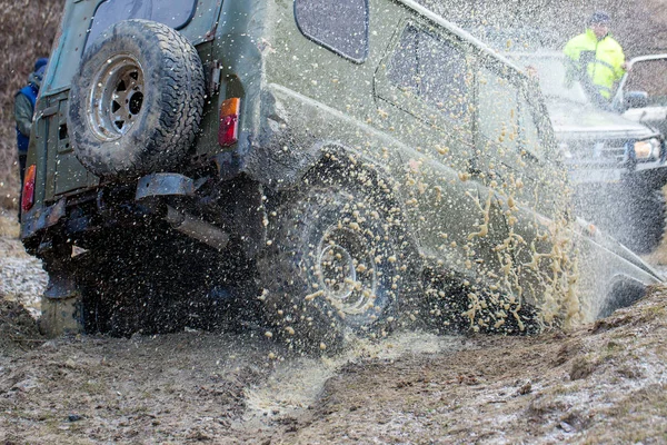 Rally Russian Suvs Mud Winter Trapped All Terrain Vehicle Pulled — Stock Photo, Image