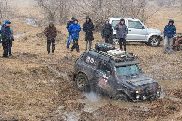 Rallye Auf Russischen Geländewagen Schlamm Winter Eingeklemmtes Geländefahrzeug Aus Dem — Stockfoto