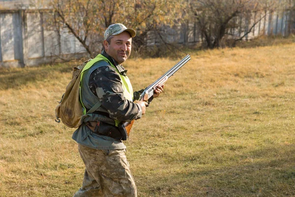 Male Hunter Shotgun Hunting Outdoors — Stok fotoğraf