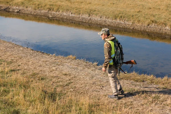 Male Hunter Shotgun Hunting Outdoors — Stock Photo, Image