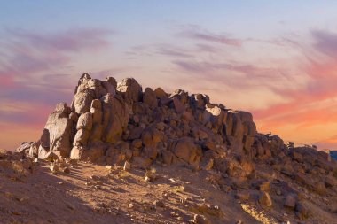 Sina Dağı 'nda şaşırtıcı gün doğumu, Mısır' da güzel şafak, dağdan güzel manzara