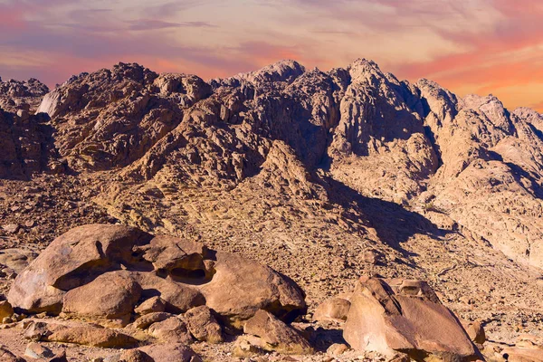 Sina Dağı 'nda şaşırtıcı gün doğumu, Mısır' da güzel şafak, dağdan güzel manzara