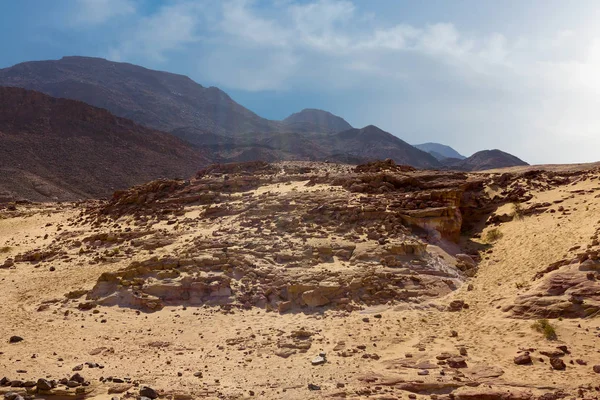 カラード キャニオンは 南シナイ県 エジプト 半島の岩です 色とりどりの砂岩の背景の砂漠の岩 — ストック写真
