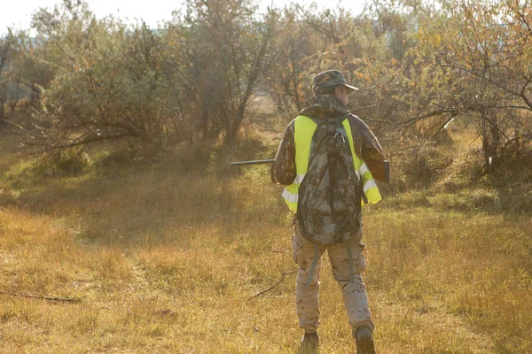 Male Hunter Rifle Hunting Outdoors — Stock Fotó