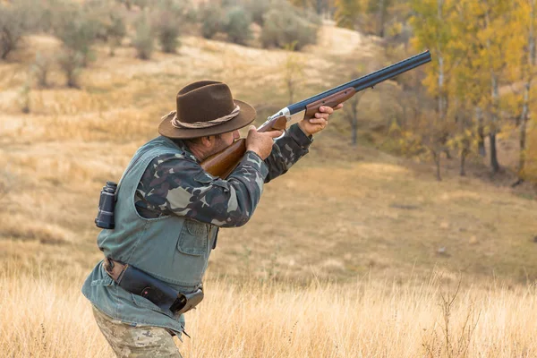 Hunting Period Autumn Season Open Hunter Gun His Hands Hunting — Stock Photo, Image