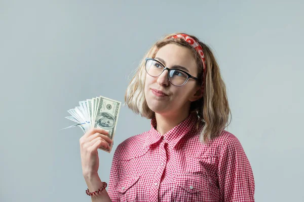 Primer Plano Joven Hermosa Mujer Una Camisa Cuadros Color Rojo — Foto de Stock