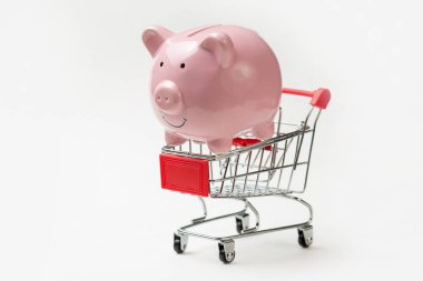 Bitcoin tekerlekli market arabası. Teknolojik atılım kavramı, online alışveriş.