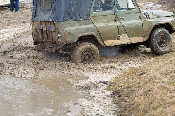 Suv Car Riding Dirty Road Outdoors — Stockfoto