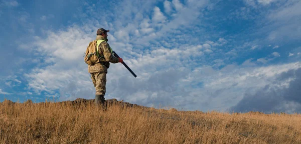 Male Hunter Shotgun Hunting Outdoors — Stok fotoğraf