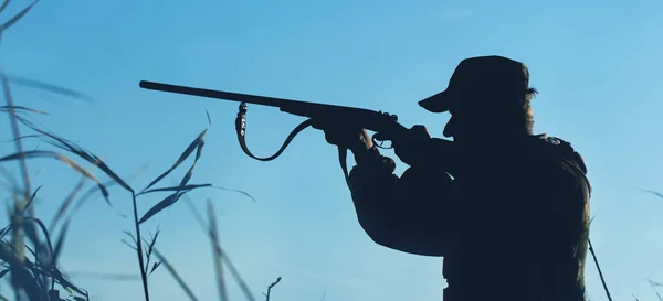 Male Hunter Shotgun Hunting Outdoors — Stok fotoğraf