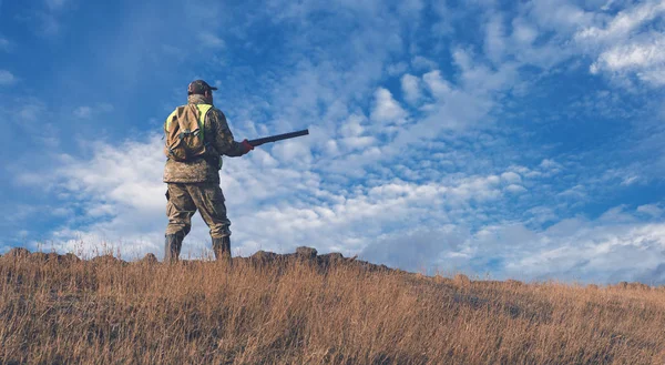 Male Hunter Shotgun Hunting Outdoors — Stock Fotó