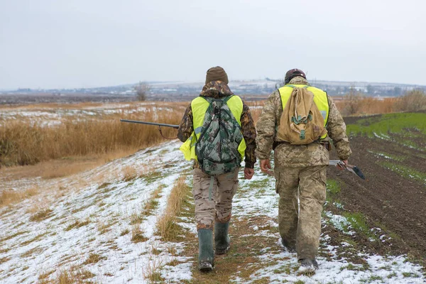 Male Hunters Shotguns Hunting Outdoors — Photo