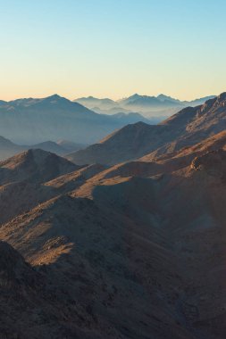 Sina Dağı 'nda şaşırtıcı gün doğumu, Mısır' da güzel şafak, dağdan güzel manzara