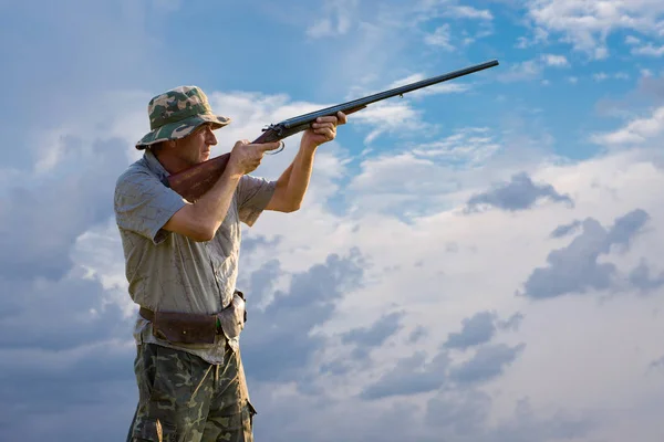 Male Hunter Shotgun Hunting Outdoors — Photo