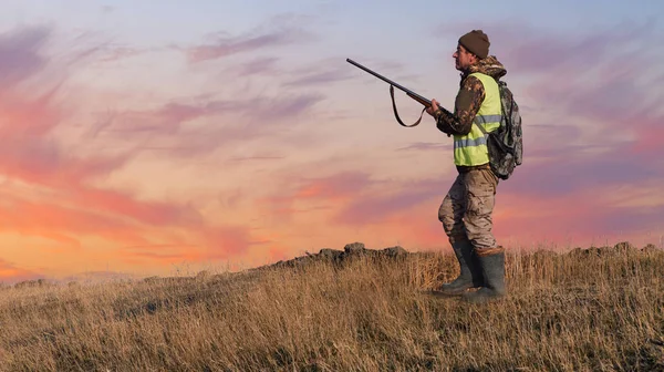 Male Hunter Shotgun Hunting Outdoors — Stock Fotó