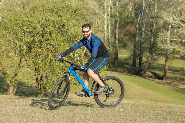 Fietser Shorts Jersey Een Moderne Carbon Hardtail Fiets Met Een — Stockfoto