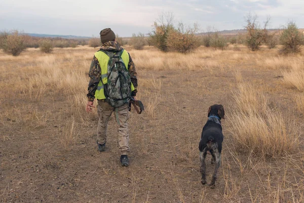 Période Chasse Saison Automne Ouverte Chasseur Armé Dans Ses Mains — Photo