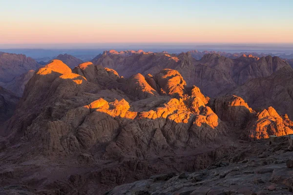 바위투성이의 산들의 아름다운 — 스톡 사진