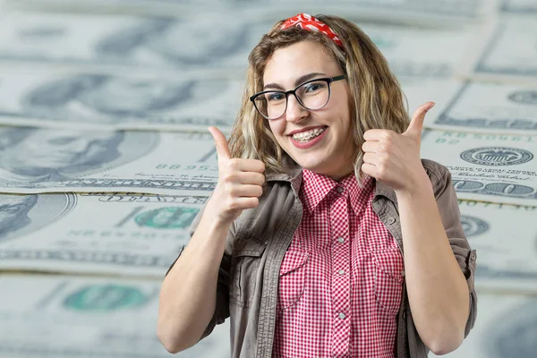 Beautiful Young Caucasian Woman Showing Thumbs Dollar Banknotes Background — Foto Stock