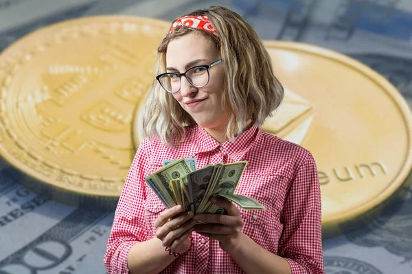 Krásná Mladá Běloška Dolarovými Bankovkami Pozadí Peněz — Stock fotografie