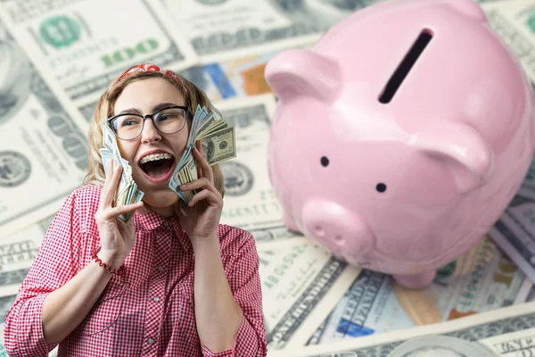 Beautiful Young Caucasian Woman Dollar Banknotes Background Money Piggybank — Foto de Stock