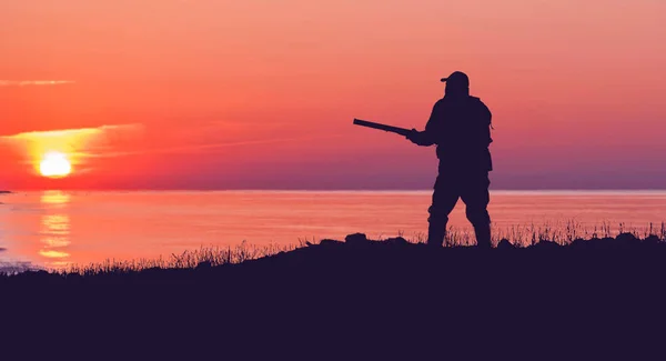 Silhouette Eines Männlichen Jägers Bei Der Jagd Freien — Stockfoto