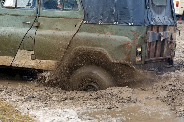 Old Suv Car Riding Outdoors — Stockfoto