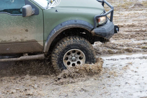 Modern Suv Car Riding Outdoors — Stockfoto