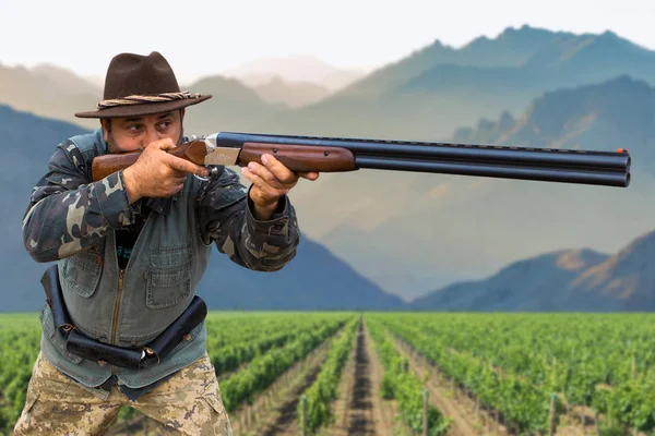 Chasseur Avec Pistolet Chien Aller Sur Première Neige Dans Steppe — Photo