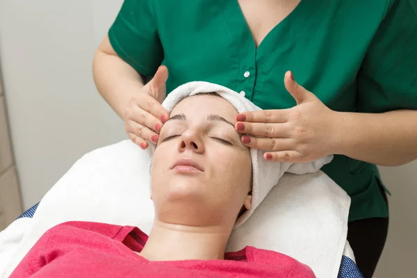 Woman Receiving Facial Mask Spa Salon — Stockfoto