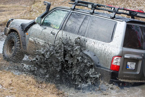 Modern Suv Car Riding Outdoors — Stock Photo, Image