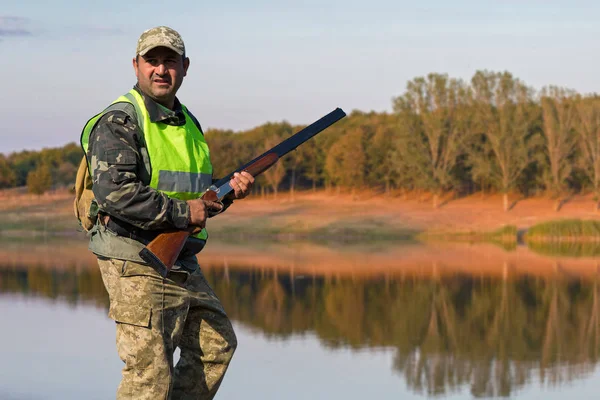 Male Hunter Shotgun Hunting Outdoors — Stockfoto