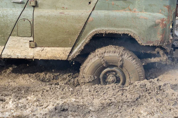 Old Suv Car Riding Outdoors — Fotografia de Stock