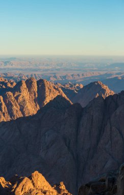 Sina Dağı'nda Amazing Sunrise, Mısır'da güzel şafak, Musa Dağı'nın üst erken sabah görünümü