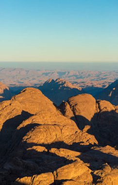 Sina Dağı'nda Amazing Sunrise, Mısır'da güzel şafak, Musa Dağı'nın üst erken sabah görünümü