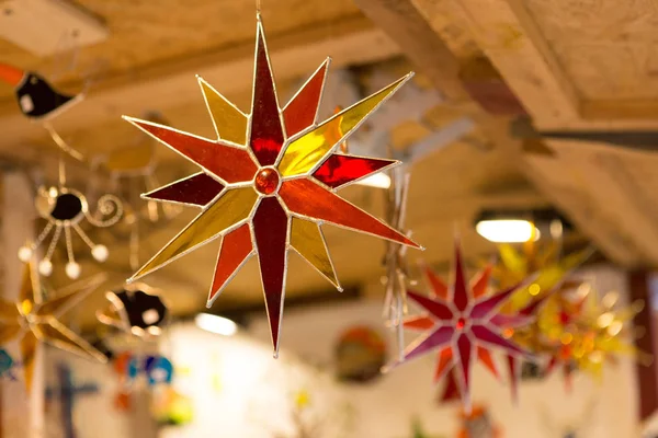 Sokakta yılbaşı süsü