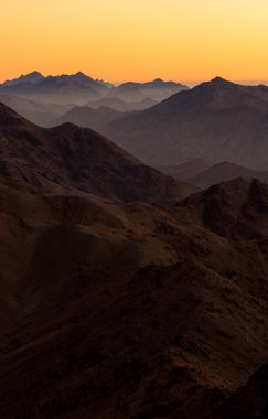 Sina Dağı'nda Amazing Sunrise, Mısır'da güzel şafak, Musa Dağı'nın üst erken sabah görünümü