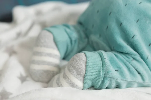Обрезание Новорожденного Ребенка Постели — стоковое фото