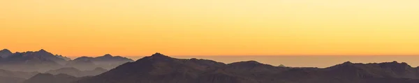 シナイ山の素晴らしい日の出 エジプトの美しい夜明け モーゼ山の頂上の早朝の眺め — ストック写真